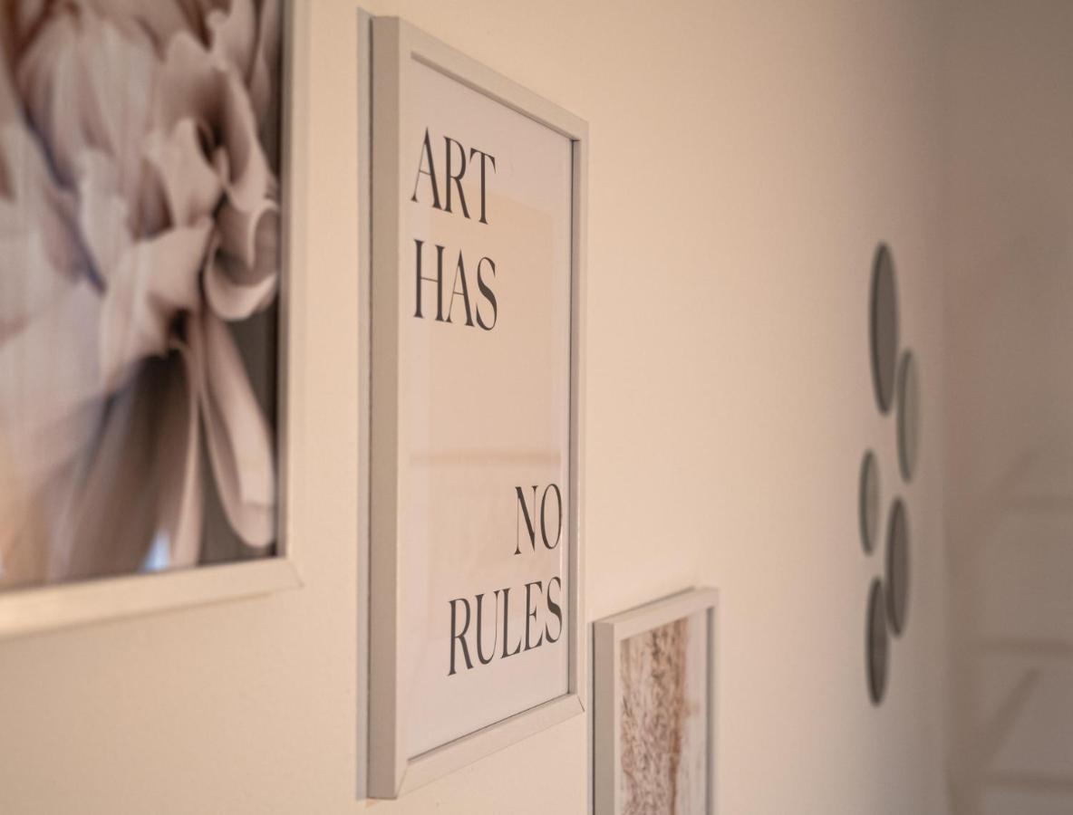 Maison Blanche: Appartamento Elegante Con Parcheggio Privato มานโตวา ภายนอก รูปภาพ